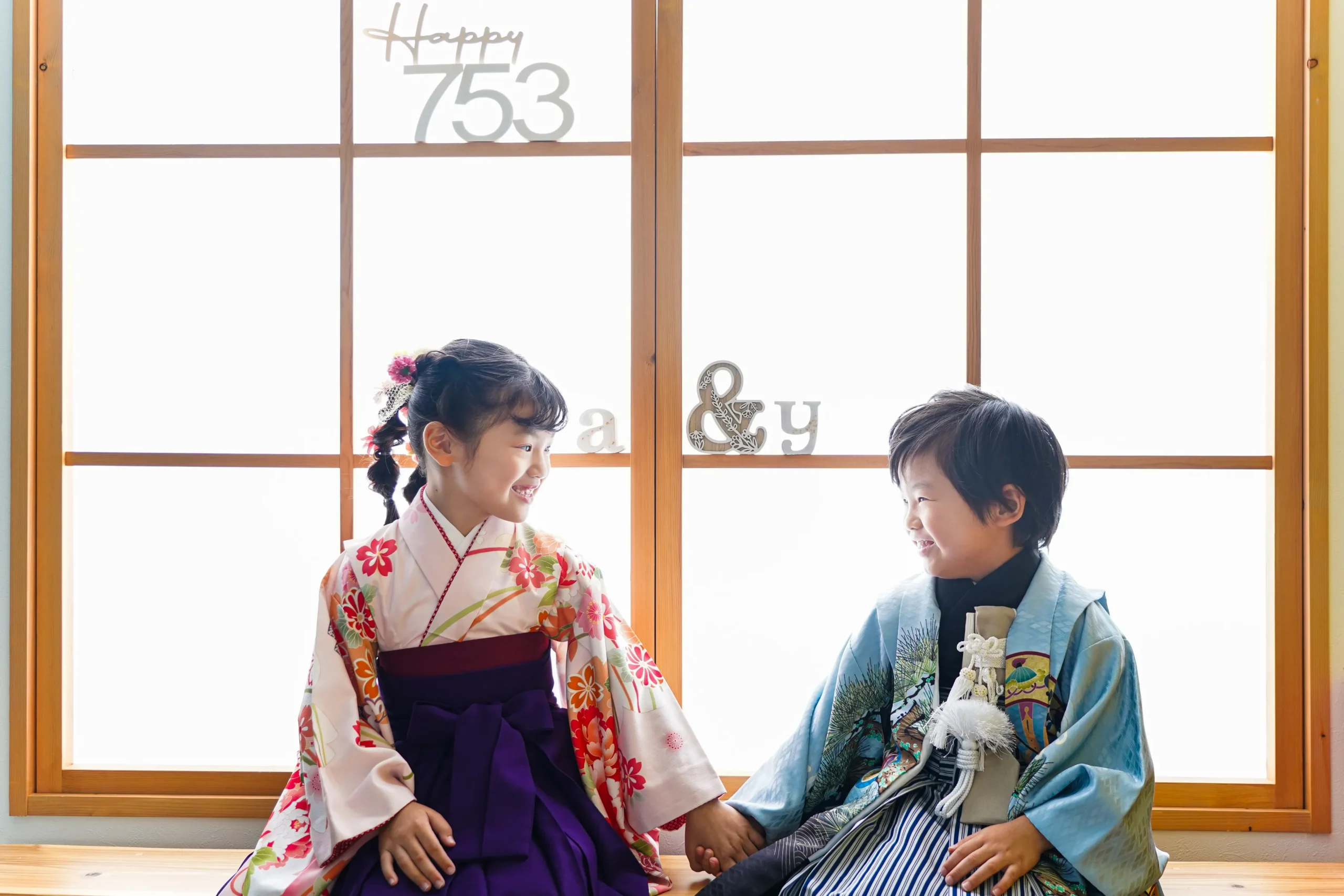 ロケーション撮影と出張撮影に特化した大阪府堺市にあるフォトスタジオ。FYS Photographyで七五三の7歳と5歳のスタジオ写真撮影