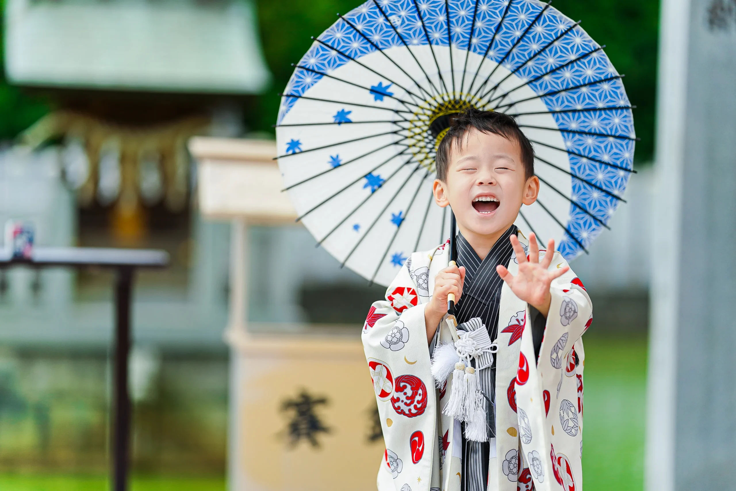 ロケーション撮影と出張撮影に特化した大阪府堺市にあるフォトスタジオ。FYS Photographyの七五三写真撮影は笑顔と綺麗さに拘りを持っている写真館です。