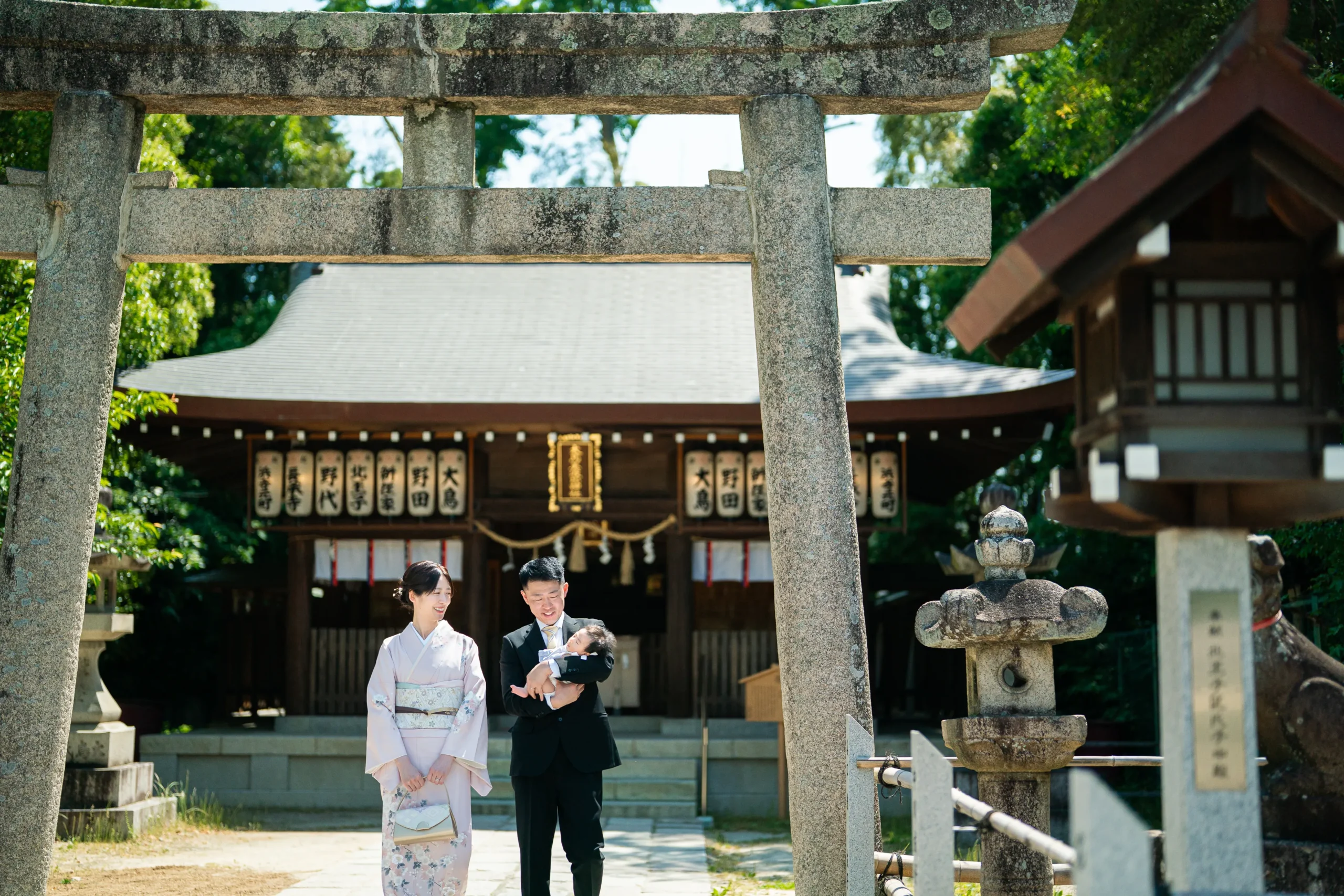 ロケーション撮影・出張撮影に特化した大阪府堺市にあるフォトスタジオ。FYS Photographyでのお宮参り出張撮影を大鳥大社にて