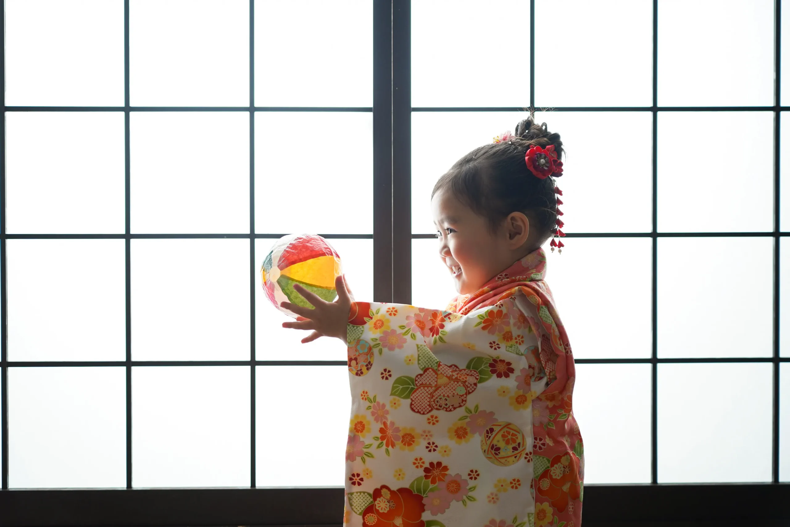 ロケーション撮影と出張撮影に特化した大阪府堺市にあるフォトスタジオ。FYS Photographyの七五三写真撮影は笑顔と綺麗さに拘りを持っている写真館です。七五三のスタジオ写真に拘りたいならフィスフォトグラフィーがおすすめです。