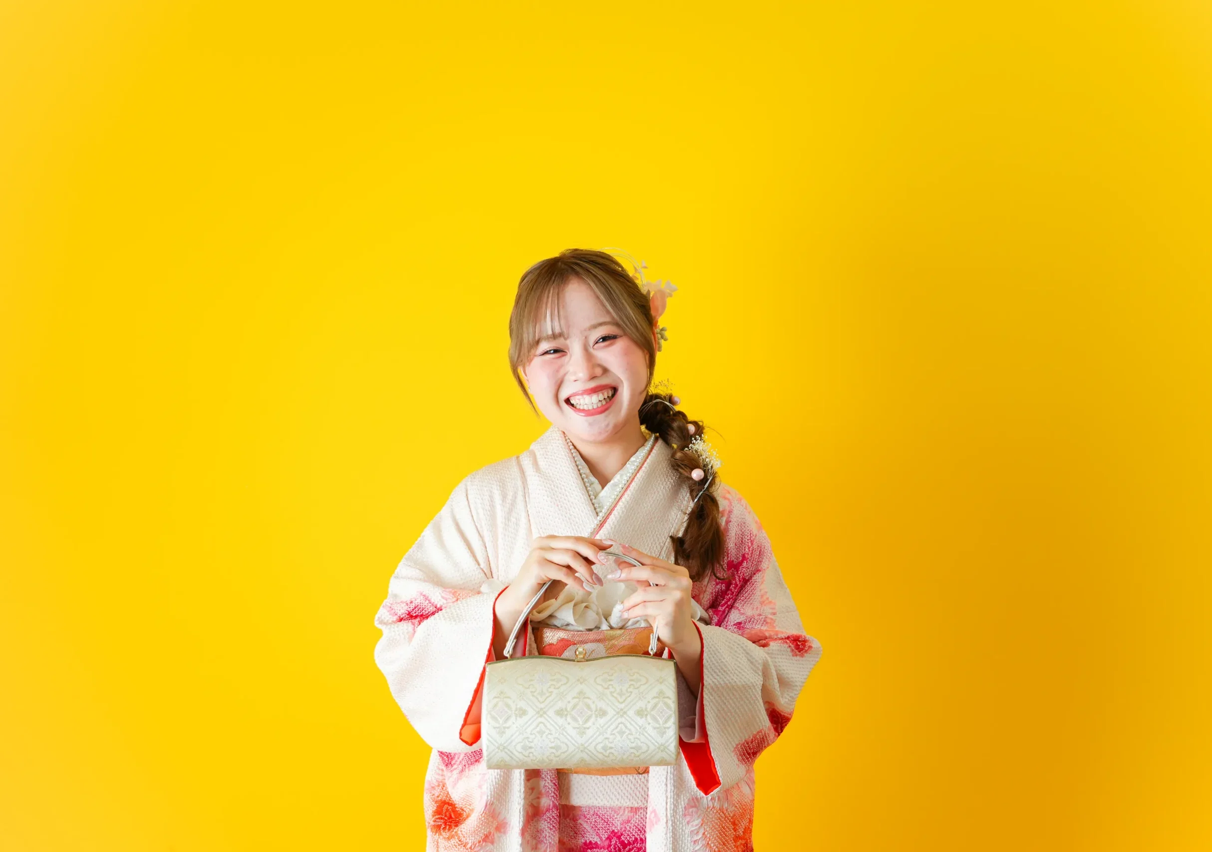 ロケーション撮影と出張撮影に特化した大阪府堺市にあるフォトスタジオ、FYS Photographyの成人式スタジオ写真撮影。フィスフォトグフィの成人式前撮り（後撮り）はオシャレで綺麗な写真に拘っております。
