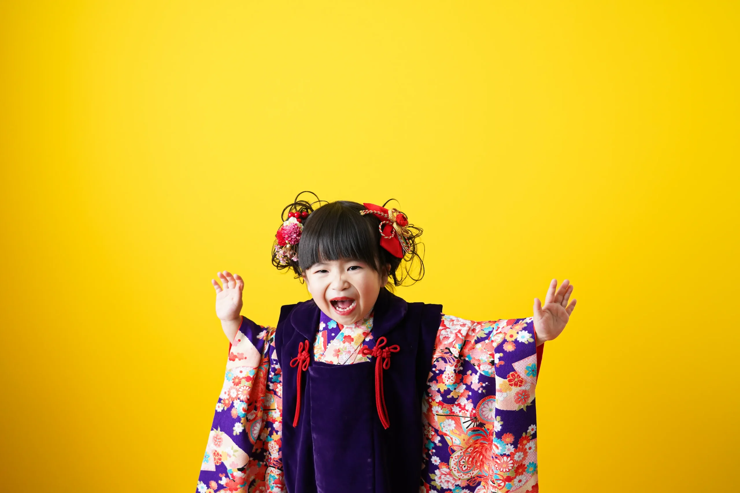 ロケーション撮影と出張撮影に特化した大阪府堺市にあるフォトスタジオ。FYS Photographyの七五三写真撮影は笑顔と綺麗さに拘りを持っている写真館です。七五三のスタジオ写真に拘りたいならフィスフォトグラフィーへ
